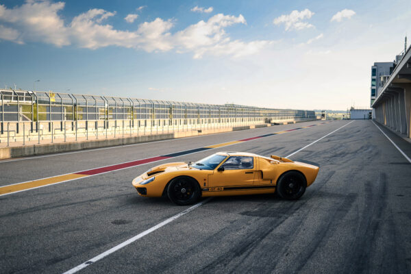 Composite Works' GT 40 – 01